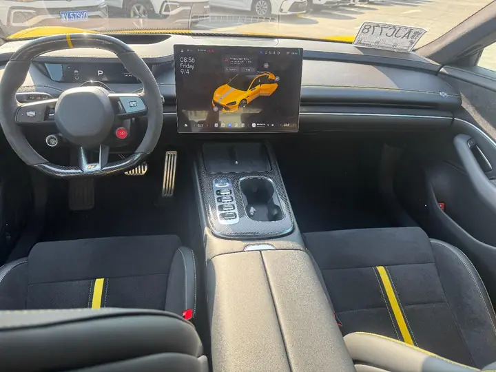 Xiaomi SU7 Ultra, Intérieur 2